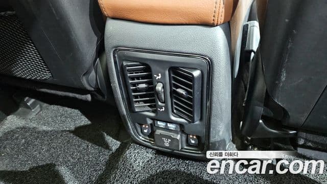 Jeep Grand Cherokee 2021 — ფოტო 19/20