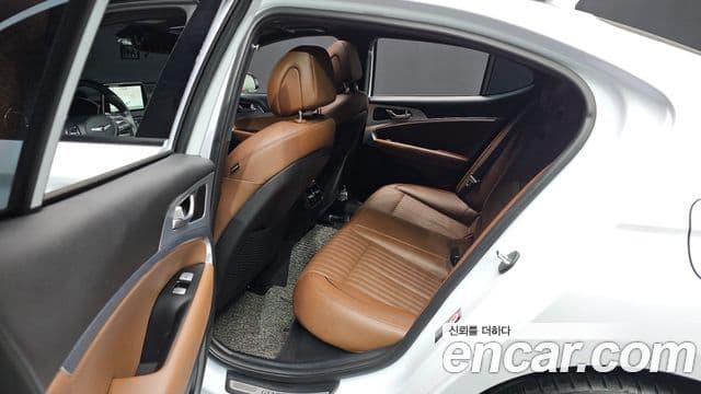 Genesis G70 2018 — ფოტო 19/20