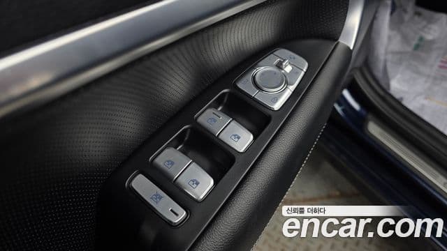 Genesis G70 2020 — Photo 6/20