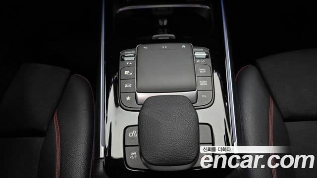 Mercedes-Benz GLB-Class 2021 — Şəkil 17/20