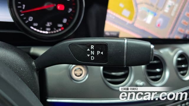 Mercedes-Benz E-Class 2018 — фото 9 из 20