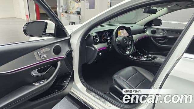 Mercedes-Benz E-Class 2018 — фото 10 из 20