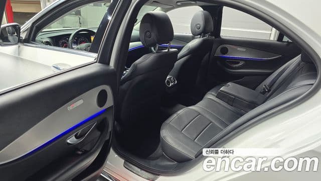 Mercedes-Benz E-Class 2018 — фото 11 из 20
