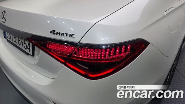 Mercedes-Benz S-Class 2022 — Photo 23/41