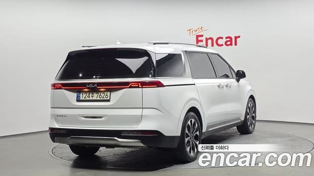 Kia Carnival 2023 — Фото 2/20