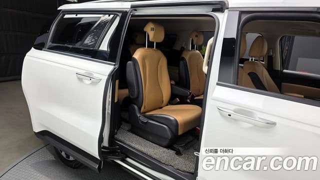 Kia Carnival 2023 — Фото 11/20
