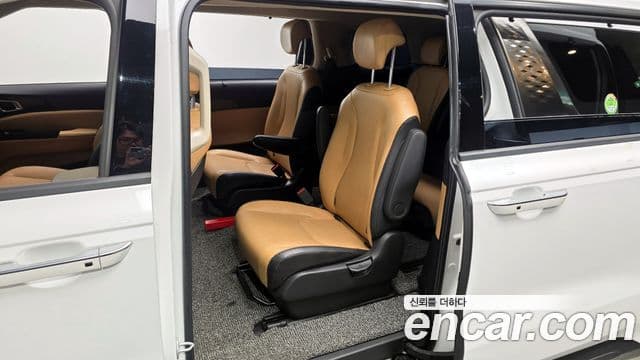 Kia Carnival 2023 — Фото 12/20
