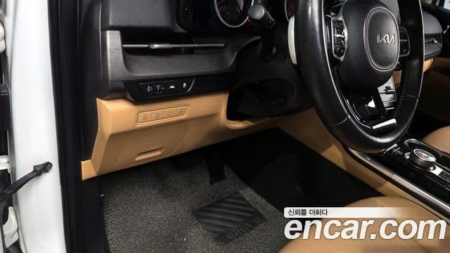 Kia Carnival 2023 — Фото 17/20