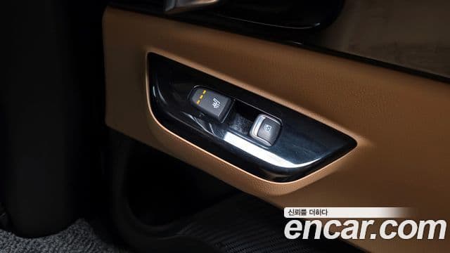 Kia Carnival 2023 — Фото 18/20