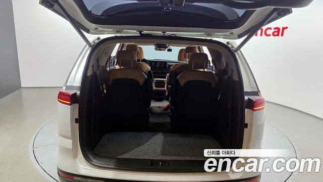 Kia Carnival 2023 — Фото 19/20