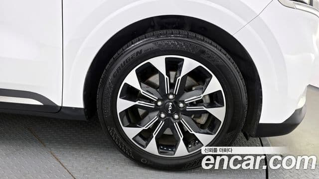 Kia Carnival 2023 — Şəkil 10/37