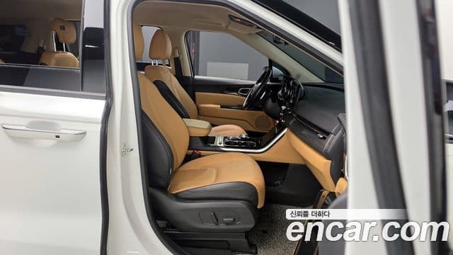 Kia Carnival 2023 — Şəkil 19/37