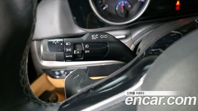Kia Carnival 2023 — Şəkil 36/37