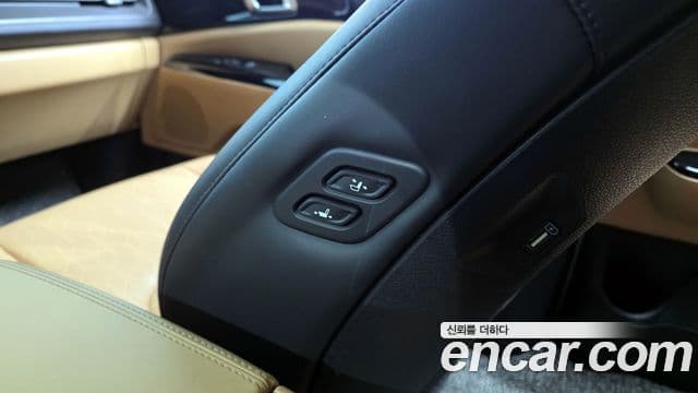 Kia Carnival 2023 — Şəkil 28/37