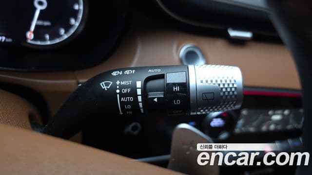 Genesis GV70 2023 — ფოტო 17/20