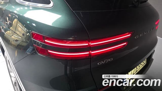 Genesis GV70 2023 — Photo 15/30