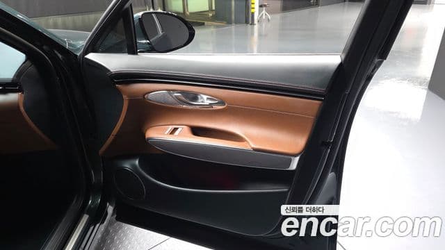 Genesis GV70 2023 — Photo 24/30