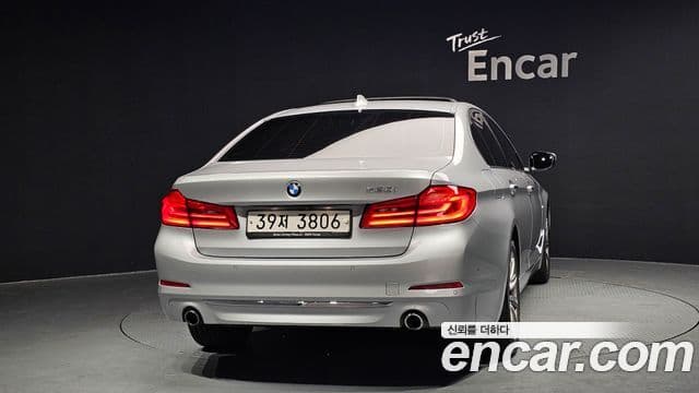 BMW 5 Series 2018 — Фото 4/20