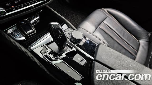 BMW 5 Series 2018 — Фото 9/20