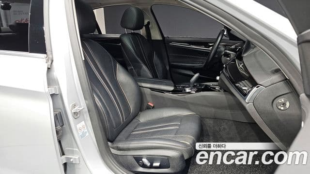 BMW 5 Series 2018 — Фото 10/20