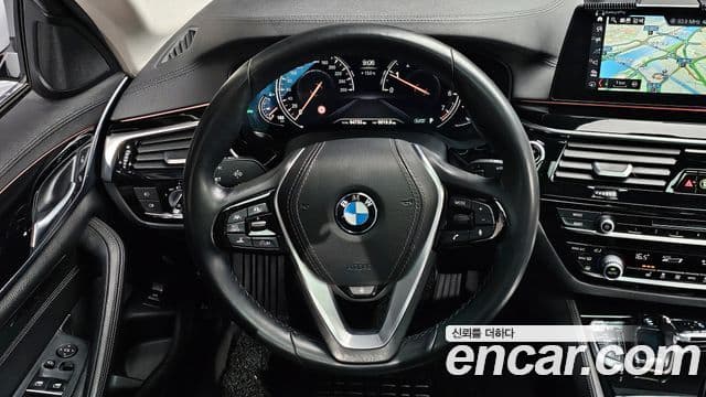 BMW 5 Series 2018 — Фото 14/20