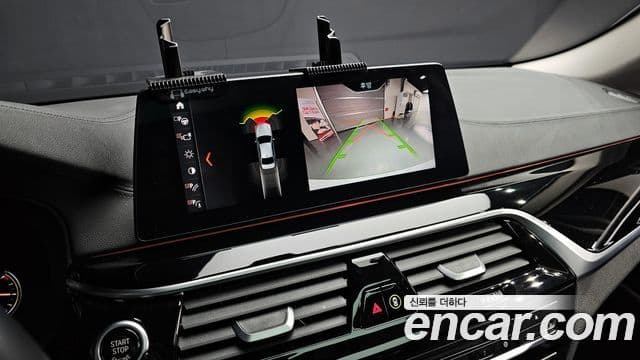 BMW 5 Series 2018 — Фото 18/20
