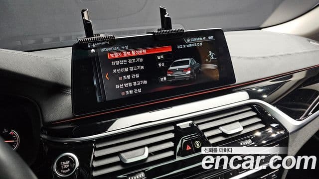 BMW 5 Series 2018 — Фото 19/20