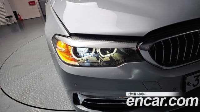 BMW 5 Series 2018 — Şəkil 31/31