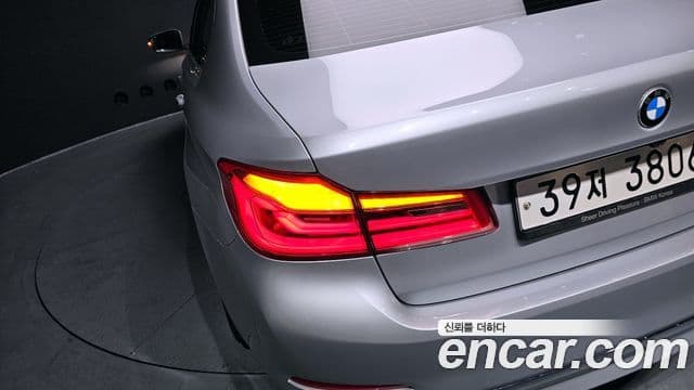 BMW 5 Series 2018 — Şəkil 4/31