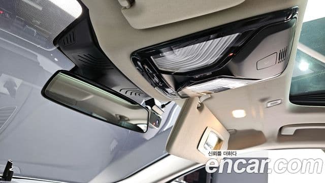 BMW 5 Series 2018 — Şəkil 20/31