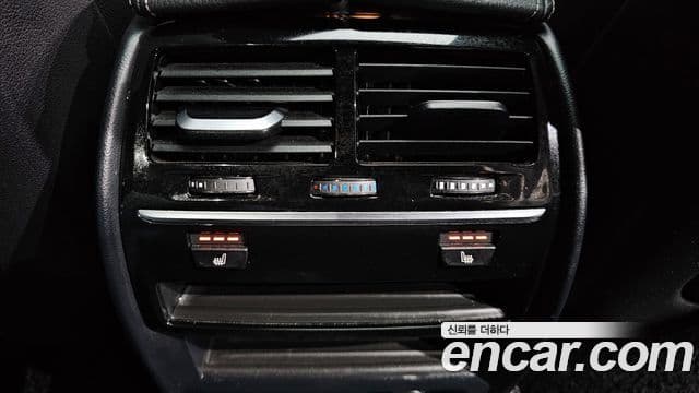 BMW 5 Series 2018 — Şəkil 7/31