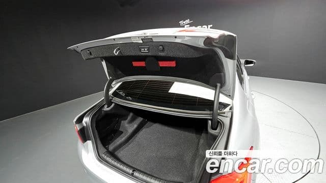 BMW 5 Series 2018 — Şəkil 12/31