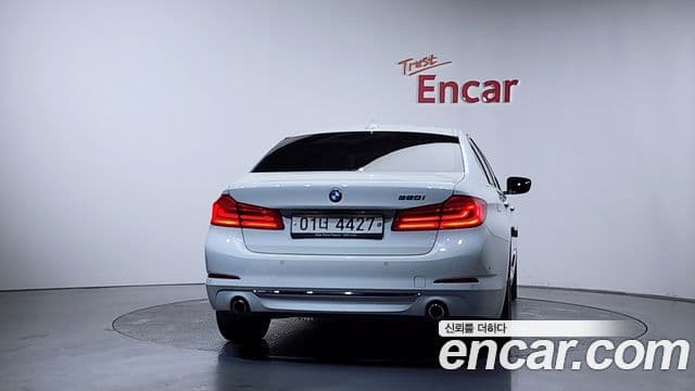 BMW 5 Series 2018 — ფოტო 4/20