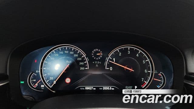 BMW 5 Series 2018 — ფოტო 7/20