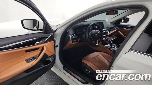 BMW 5 Series 2018 — ფოტო 9/20