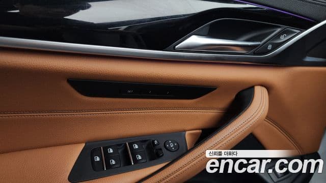 BMW 5 Series 2018 — ფოტო 20/20