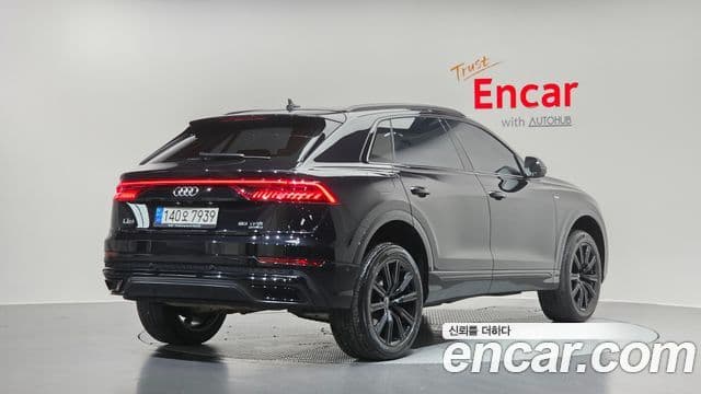 Audi Q7 2021 — ფოტო 2/20