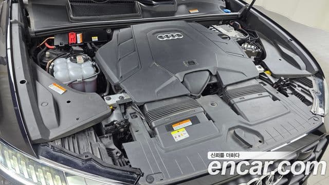 Audi Q7 2021 — ფოტო 6/20