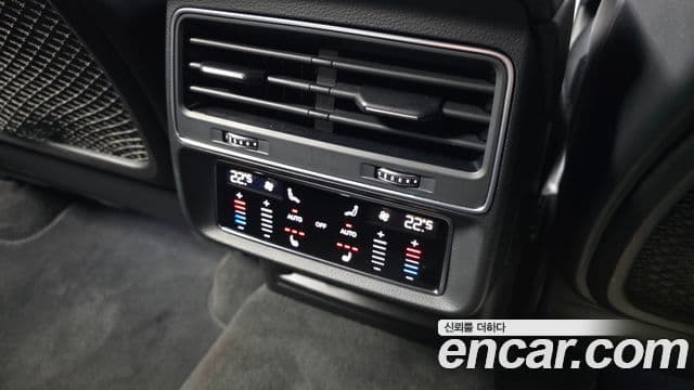 Audi Q7 2021 — ფოტო 18/20