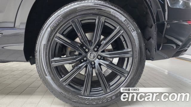 Audi Q8 2021 — Şəkil 34/34
