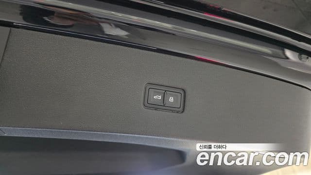 Audi Q8 2021 — Şəkil 18/34