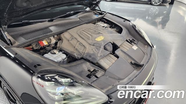 Porsche Cayenne 2020 — Photo 16/39