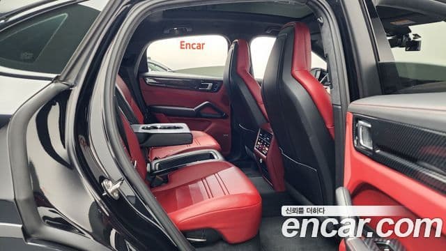 Porsche Cayenne 2020 — ფოტო 11/20