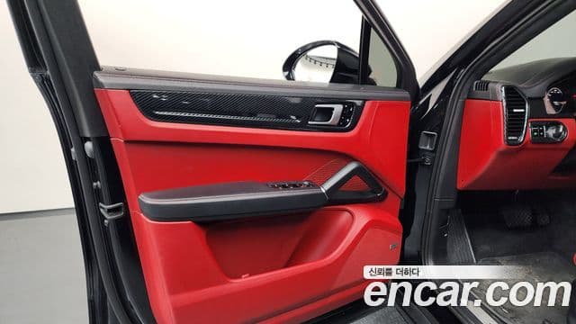 Porsche Cayenne 2020 — Photo 20/39