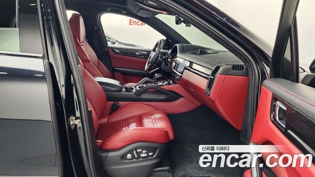 Porsche Cayenne 2020 — Photo 1/39