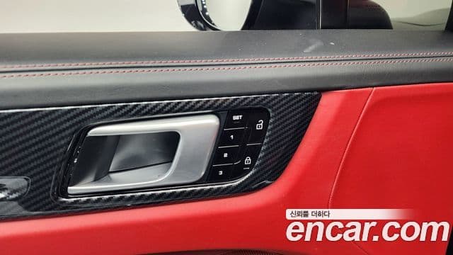 Porsche Cayenne 2020 — Photo 24/39