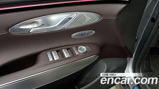 Genesis GV70 2026 — Photo 32/38