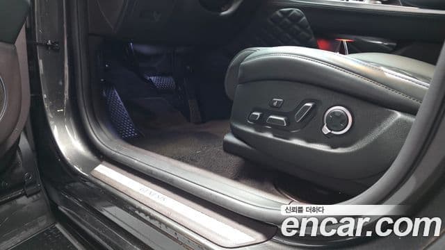Genesis GV80 2023 — Photo 18/34