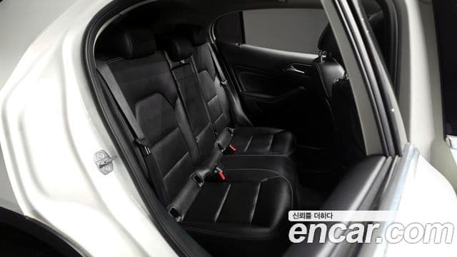 Mercedes-Benz GLA-Class 2018 — ფოტო 11/20