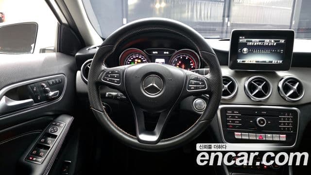 Mercedes-Benz GLA-Class 2018 — фото 12 из 20